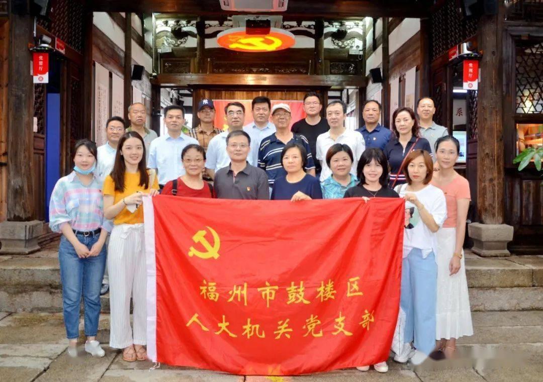 逃离整洁的庭院